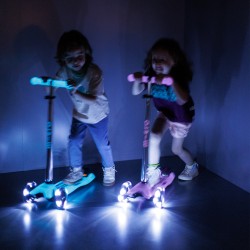 Самокат Micro серии Maxi Deluxe Glow LED - Сияюще-пурпурный фото-2