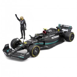 Автомодель з фігуркою - Mercedes-AMG F1 W14 E Performance (1:24) фото-2