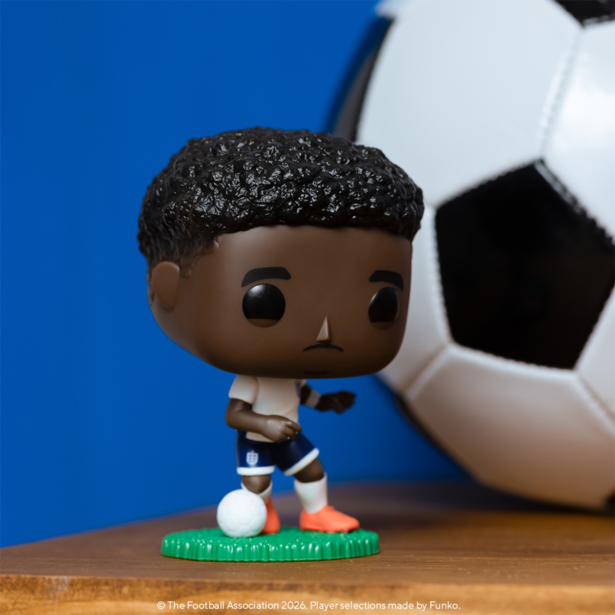 Ігрова фігурка Funko POP! Футбол Англія Букайо Сака 9,6 см — превʼю 4
